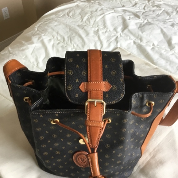 Beautiful Valleverde Shoulder/Crossbody Drawstring Leather Bag - Picture 6 of 10